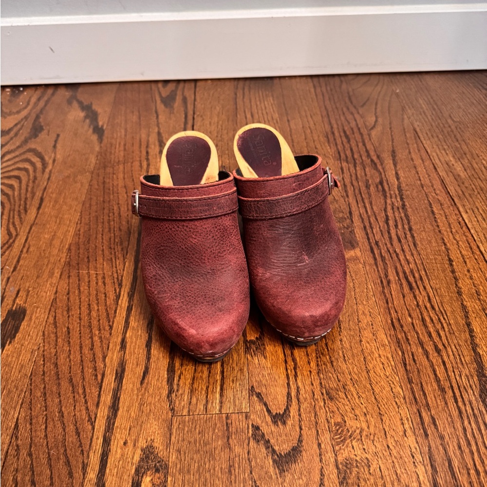Santia Burgundy Leather Clogs
